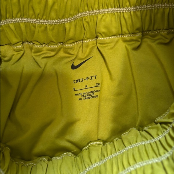 WOMEN'S NIKE ONE DRI-FIT ULTRA HIGH-WAISTED 3-INCH BRIEF-LINED SHORTS - Picture 4 of 4